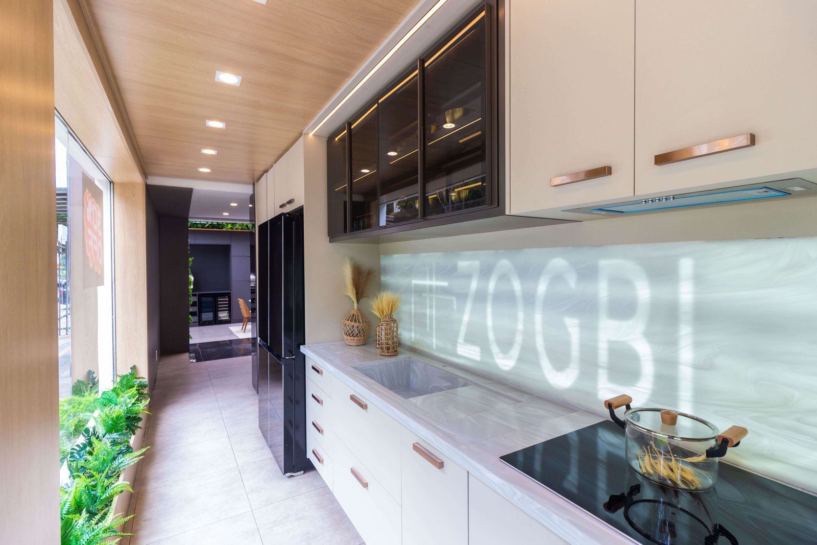 Cozinha moderna com móveis sob medida Zogbi